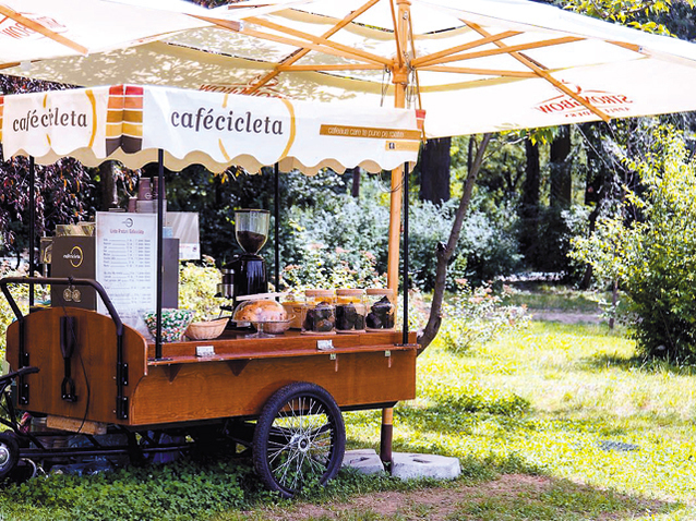Doi contabili au mizat 5.000 de euro pe o tricicletă care vinde cafea pe străzile din Capitală
