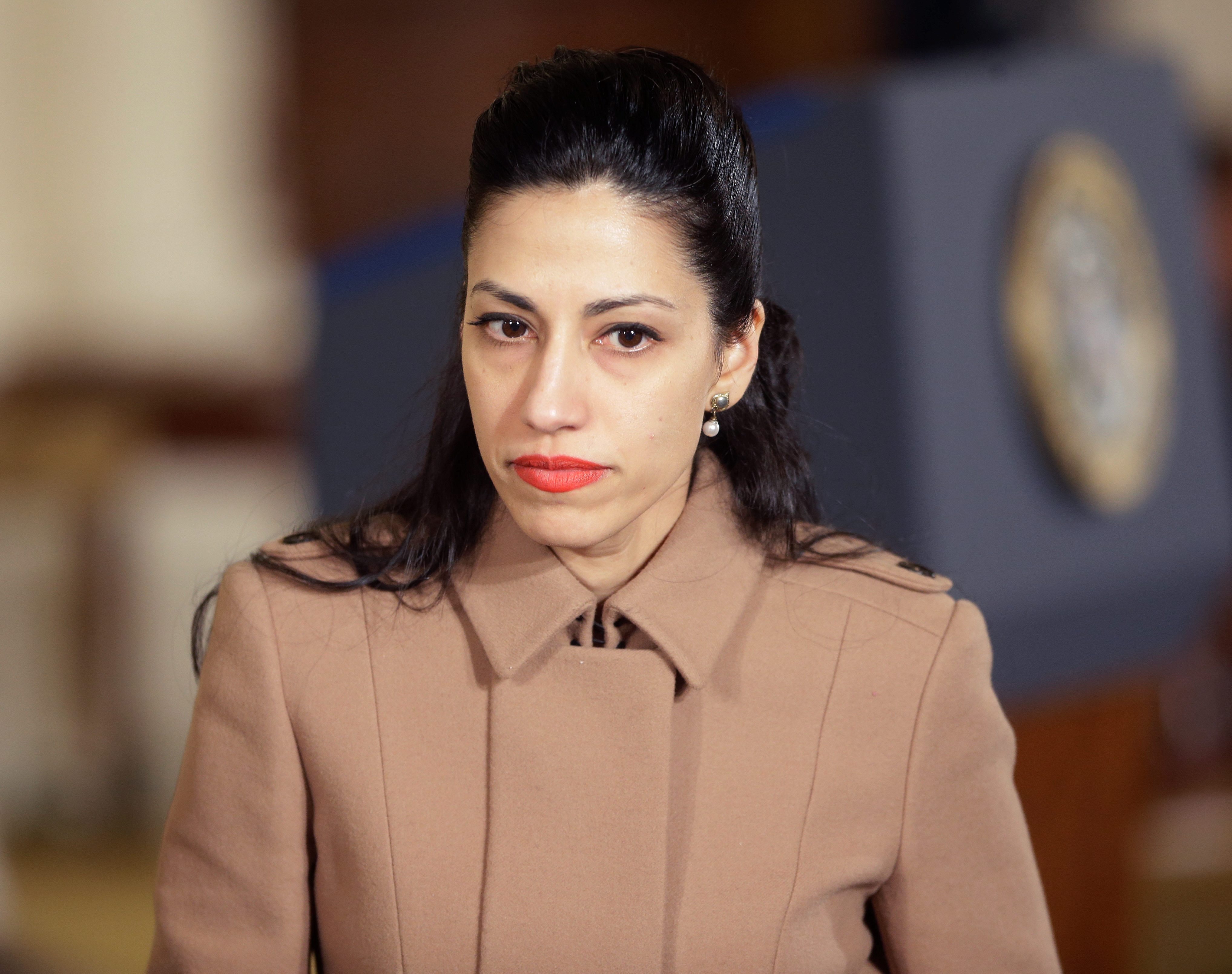 Cel mai mare scandal din SUA revine cu același personaj în centru. Ea este motivul pentru răsturnarea de situație dinaintea alegerilor