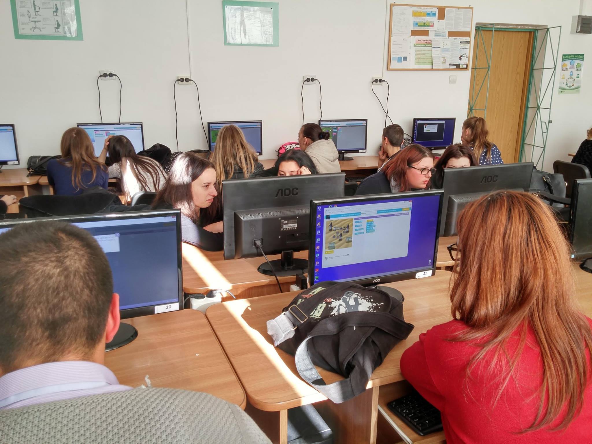 Evenimentul Hour of Code, dedicat programării revine în 2016