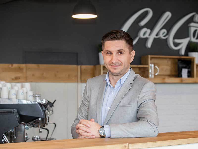 De la mașini de lux la cafenea și consultanță
