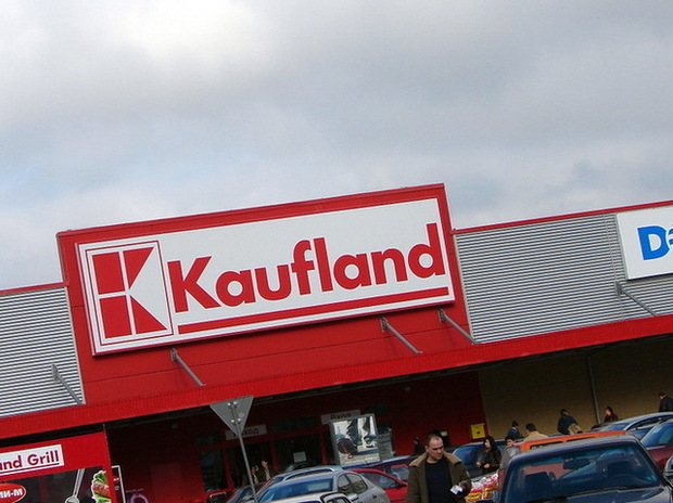 Cu cât cresc salariile angajaților Kaufland România