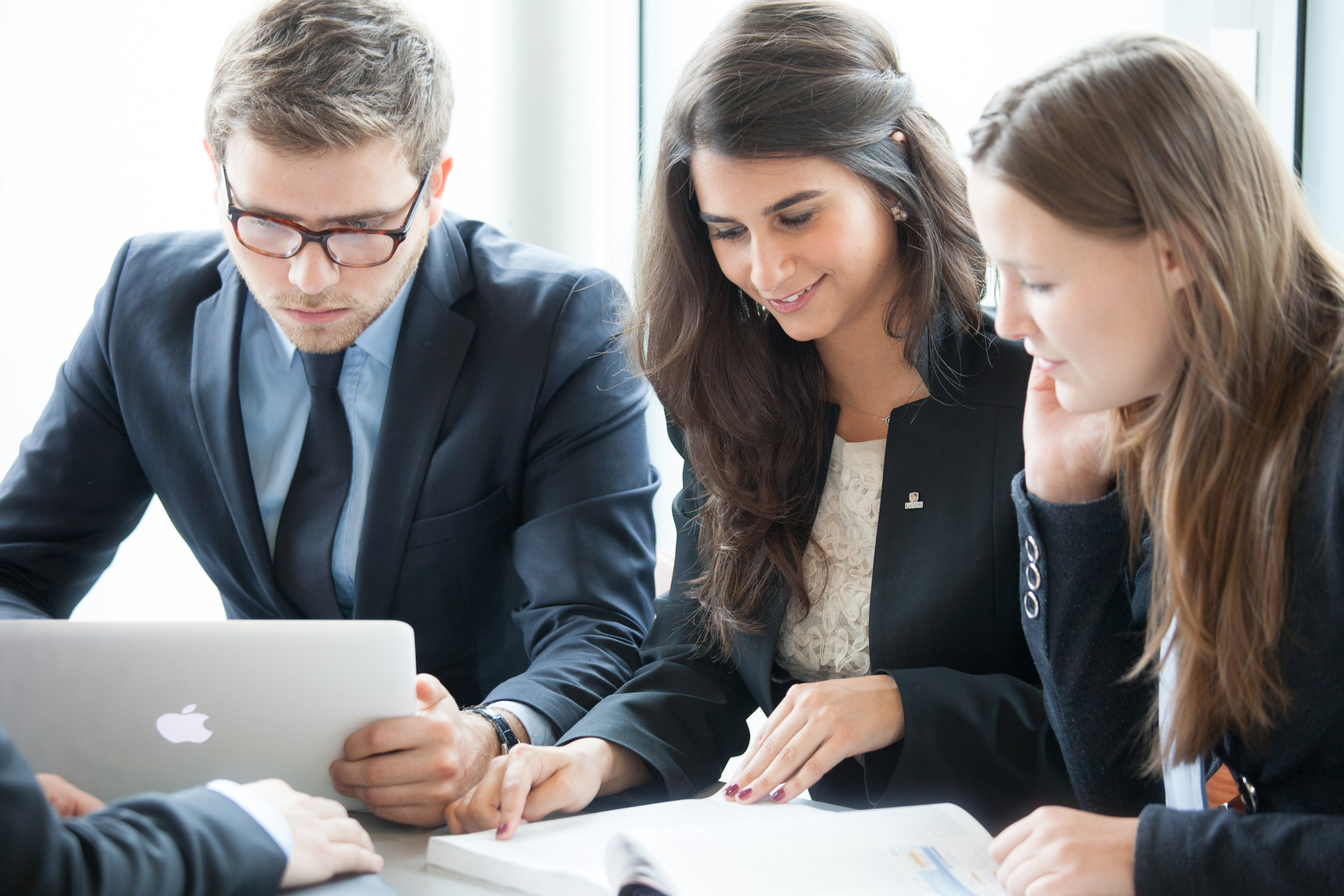 MBA vs Executive education. Ce preferă managerii români