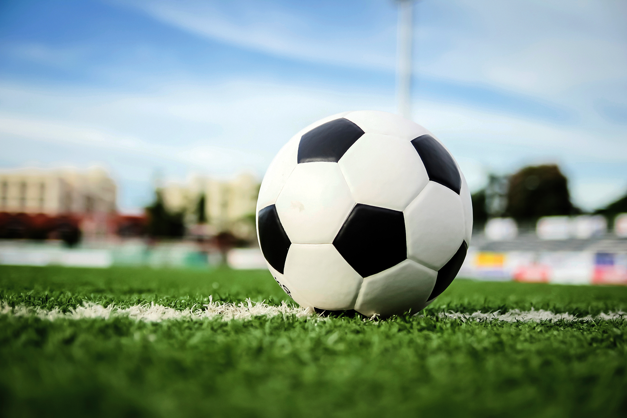 Paradoxul din fotbal: două dintre cluburile cu cele mai mari venituri sunt în insolvență