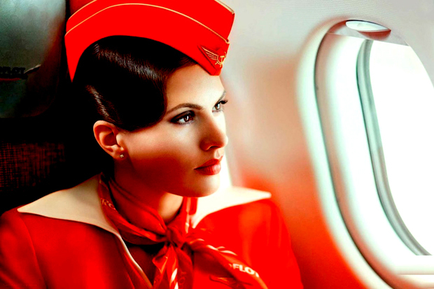 Stewardesele acestei companii aeriane sunt aduse la munca cu mașini de lux, primesc locuințe gratuite și au multe alte avantaje neobișnuite - GALERIE FOTO