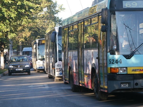 Din 2017 bucureștenii vor putea urmări în timp real autobuzele și tramvaiele RATB
