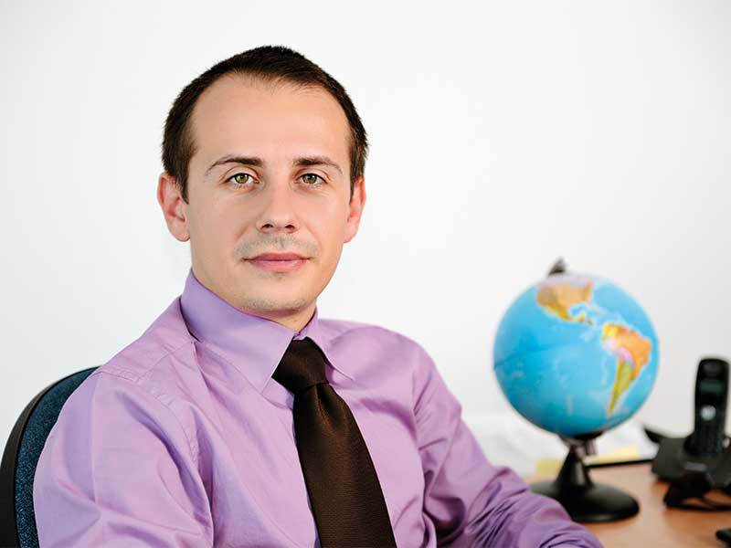 La doar 32 de ani este directorul general adjunct al celui mai mare broker de pe piață