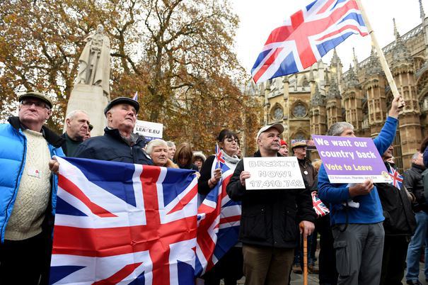 Românii din Marea Britanie spun că, după șase luni, Brexit se simte în buzunarul fiecăruia