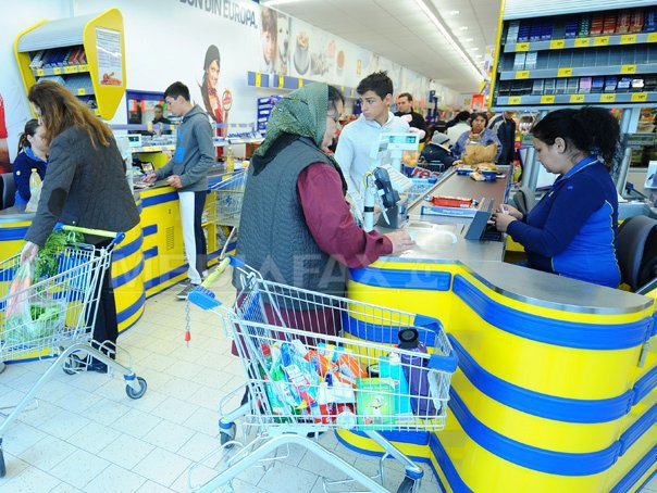 Obligația comercianților de a se dota cu case de marcat electronice se amână din nou. Termenele de la care va intra în vigoare interdicția