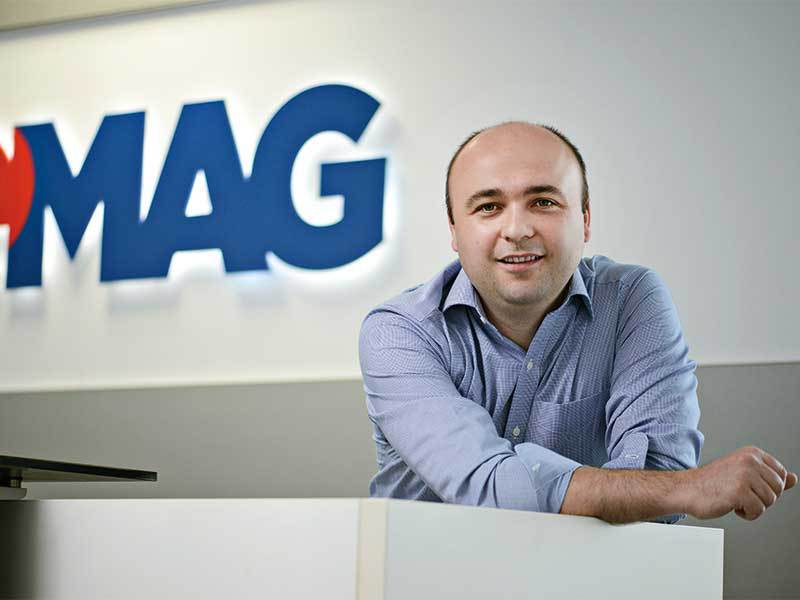 Când a fost angajat erau puțin peste 20 de oameni în firmă, acum compania are sute de angajați și afaceri de aproape 2 miliarde de lei, iar el se află la conducere