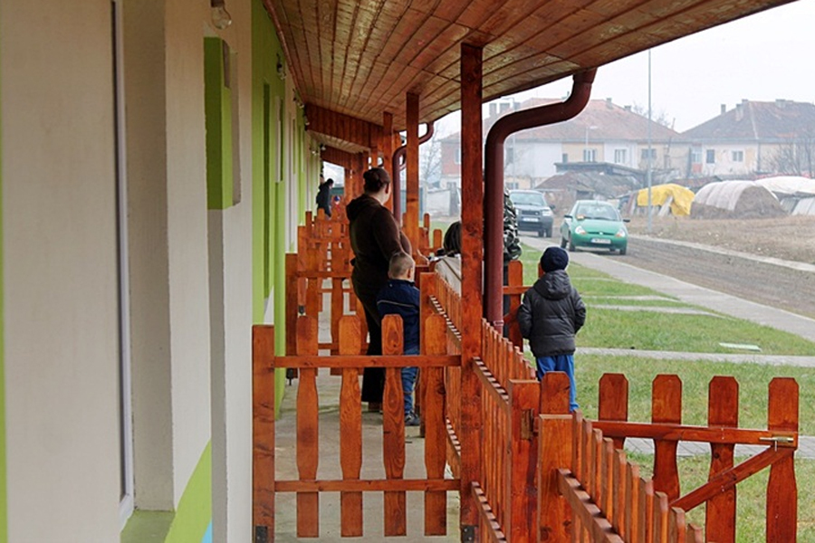 Cum a reușit primarul acestei comune să construiască case pentru famiile nevoiașe