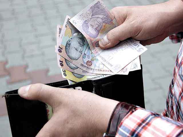 Familiile angajaților cu salariul minim nu au avut un trai decent în niciun an după 1989