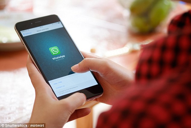 Ultilizatorii de iPhone pot trimite mesaje offline pe WhatsApp