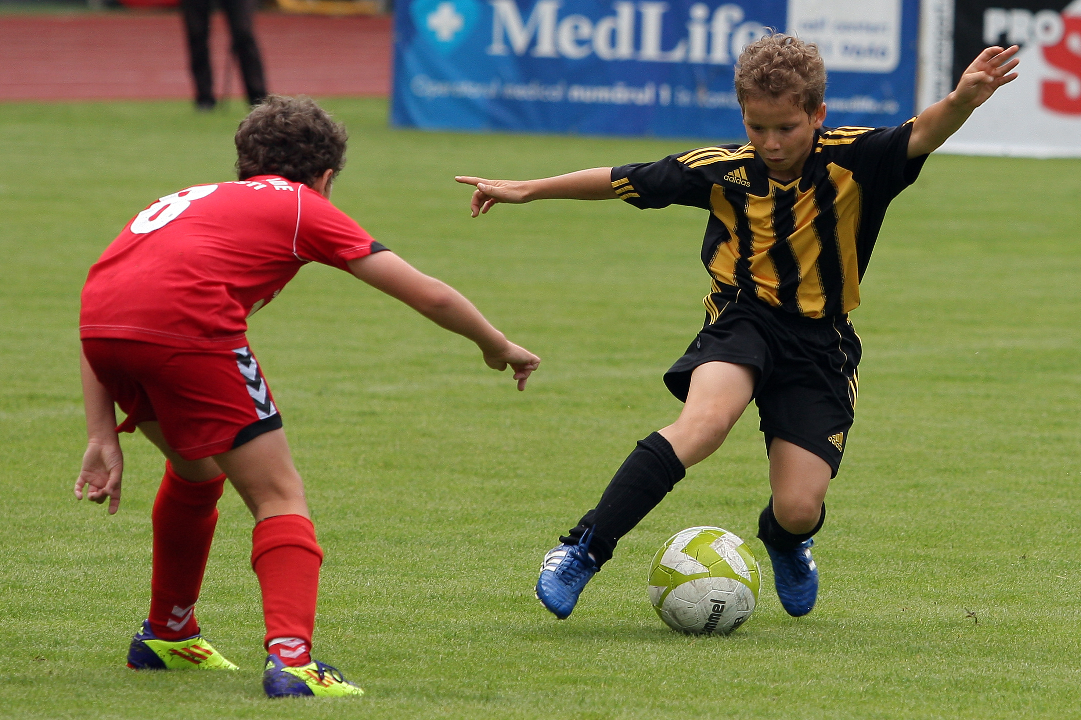 Compasiune în fotbal. Lecția de viață oferită de niște copii de doar 12 ani