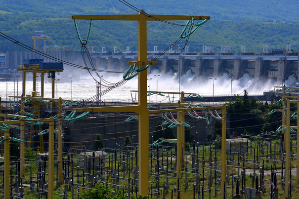 Furtună pe piața de energie. Cine va câștiga și cine va pierde din destabilizarea prețurilor