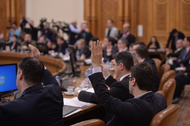 Eliminarea CASS pe pensii și a impozitului pe venit pentru pensii sub 2000 lei, adoptate de Cameră
