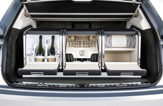 Cum arată un coș de picnic de 21.000 de euro creat special pentru Bentley
