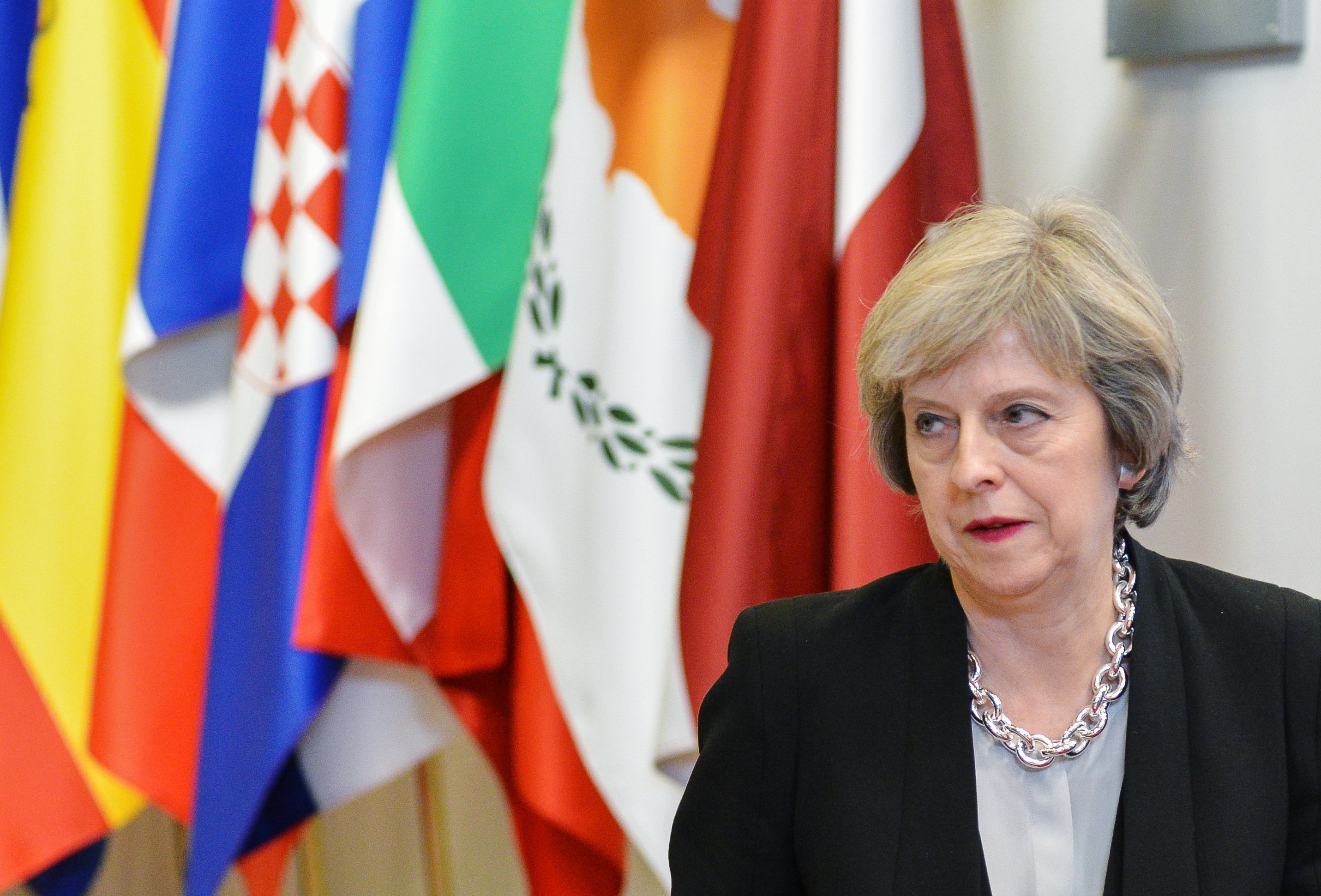 Brexit: Theresa May promite sprijin industriei britanice printr-un fond de strategie industrială