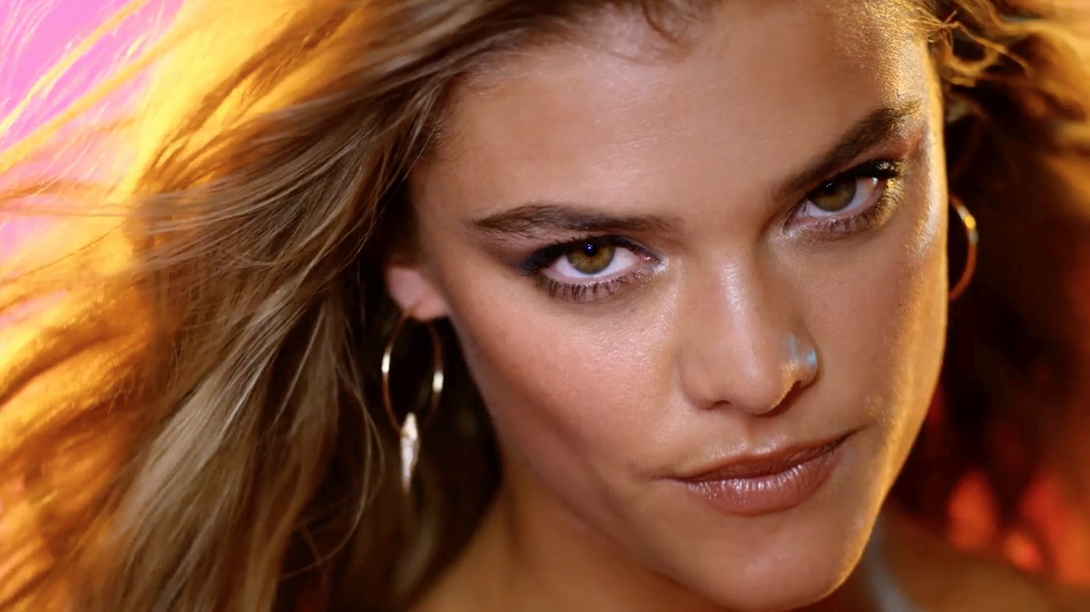 Iubita de 24 de ani a lui Leonardo DiCaprio, poză topless, spre încântarea actorului