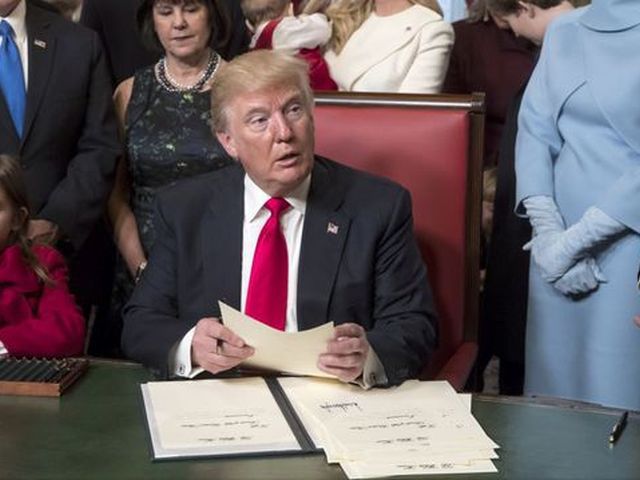 Ce spune semnătura lui Donald Trump despre personalitatea sa? Dezvăluire incredibilă la o zi de la învestirea în funcția de președinte al SUA
