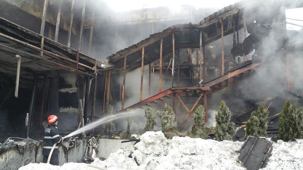 Cum arată clubul Bamboo din Capitală după incendiul devastator care a băgat 38 de oameni în spital. ”S-a FUMAT toată noaptea în club”. Galerie FOTO