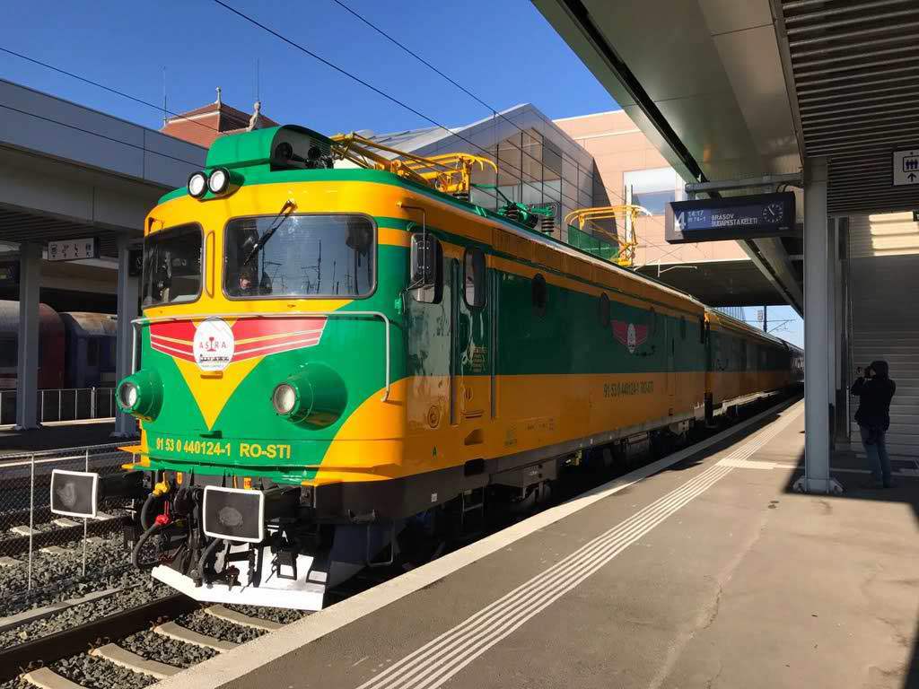Imagini de senzație. O nouă companie de transport feroviar intră pe piață în România oferind condiții de lux
