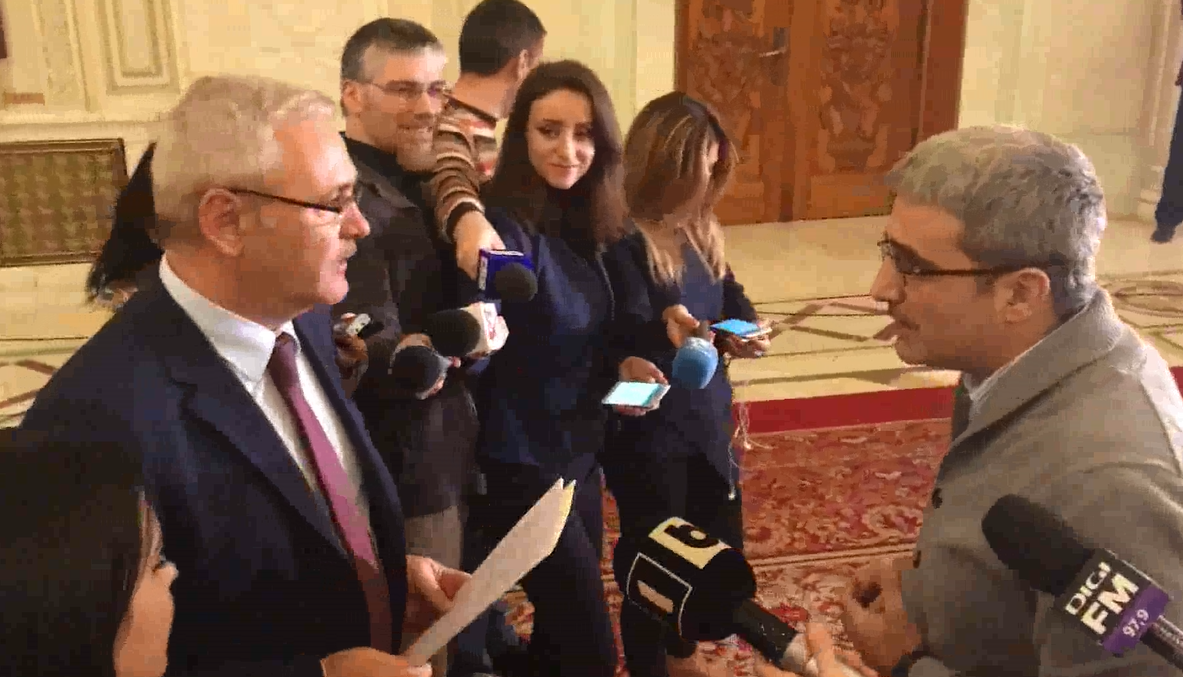 Imaginile care te lasă mască! Liviu Dragnea, apostrofat de Turcescu pe holul Camerei Deputaților: Sunteți președinte, să vă fie rușine!
