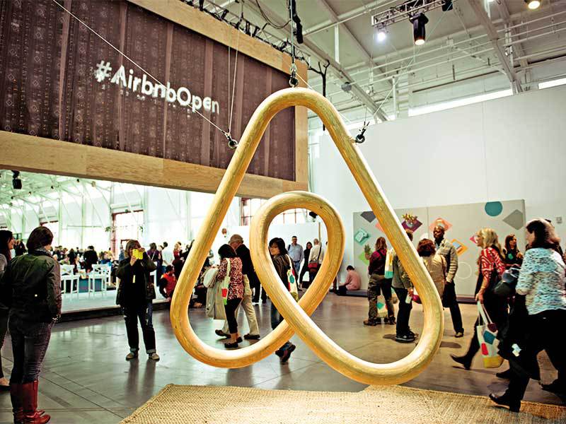 Cum a ajutat spamul Airbnb să ajungă o afacere de miliarde de dolari