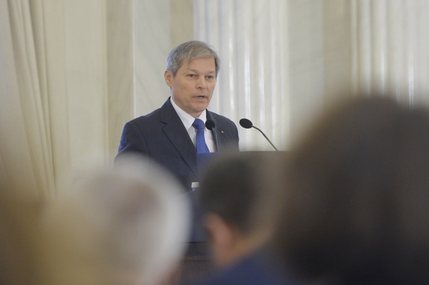 Fostul premier Dacian Cioloș: Am luat câteva „pălmuțe peste fund” pentru „năzbâtia” de a mă furișa din grădiniță