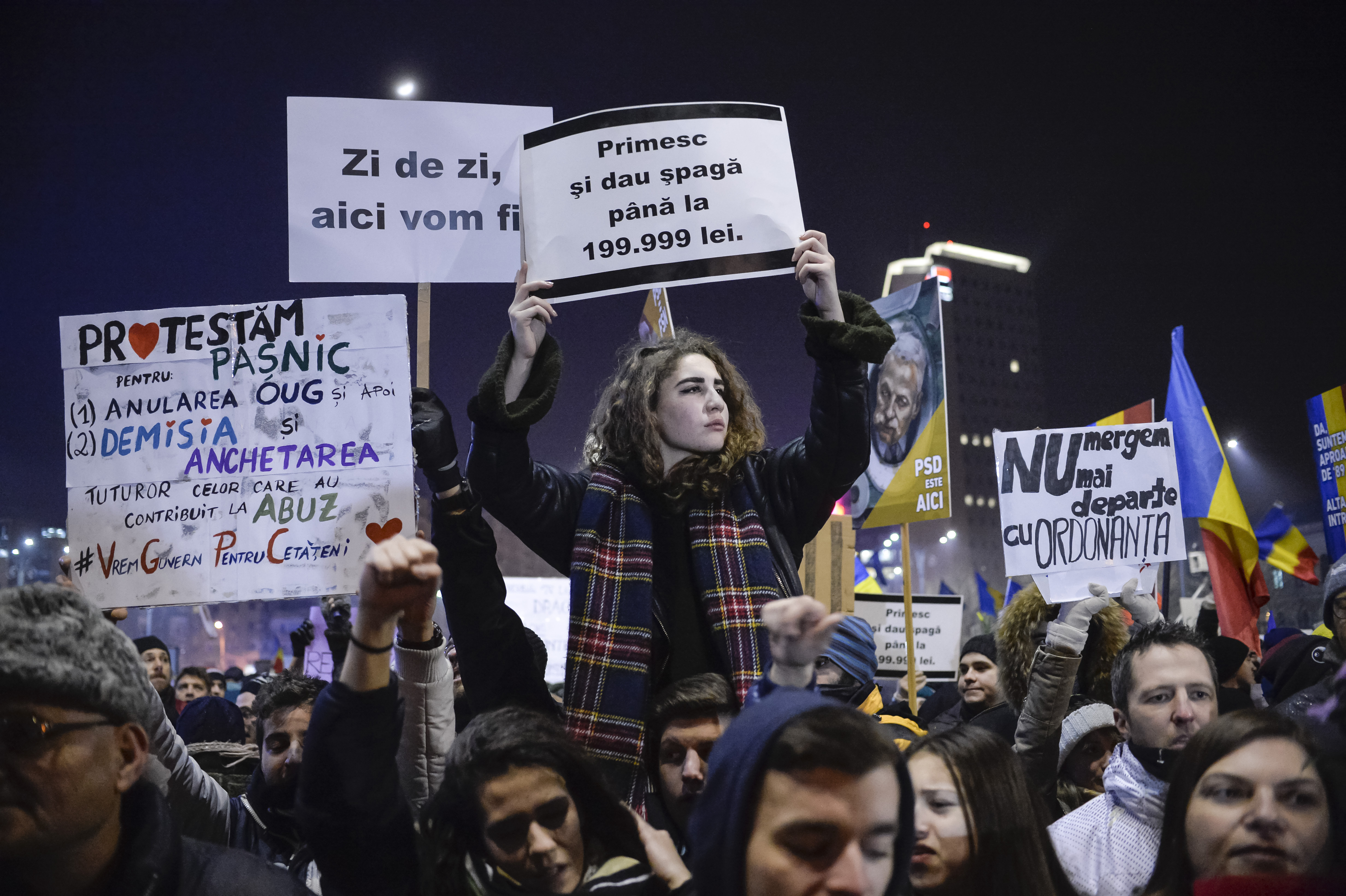 Tensiunile politice și protestele au urcat cursul, iar costurile de finanțare și randamentele la titlurile de stat au ajuns la maximul din vara lui 2015. „Deprecierea leului scumpește importuril