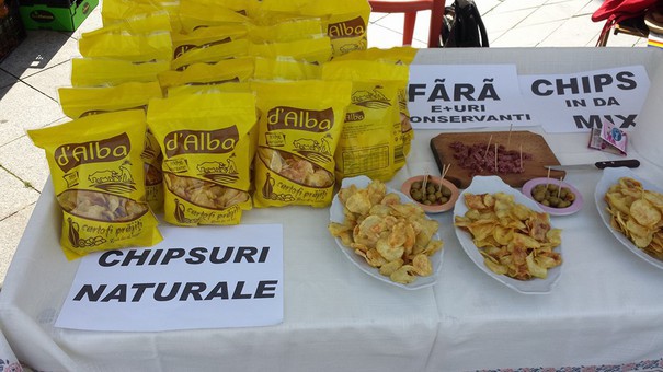După 16 ani de muncă în străinătate, un bărbat din Alba a deschis acasă o fabrică de chipsuri naturale
