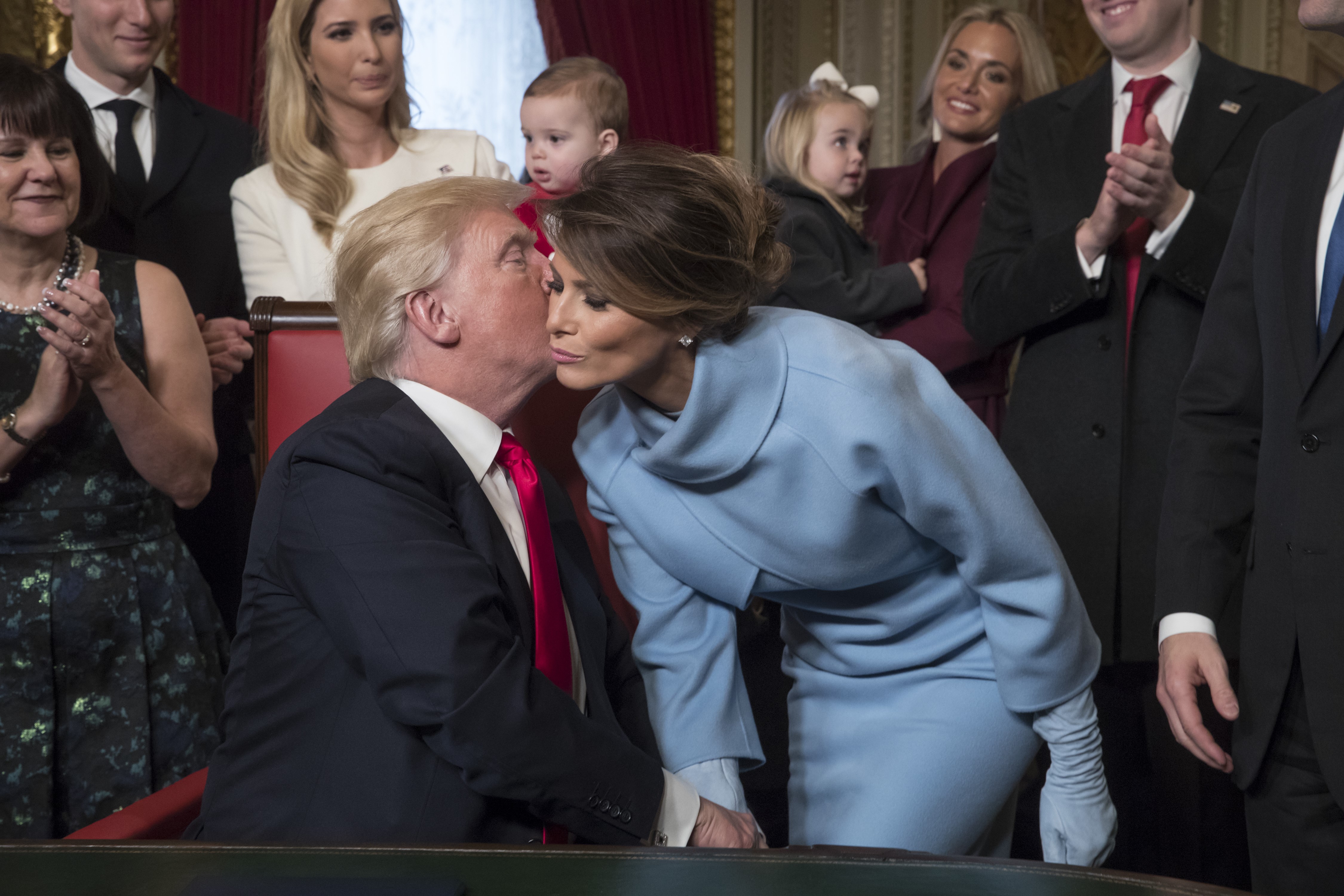 O nouă lovitură pentru Trump. Soția lui, luată în vizor