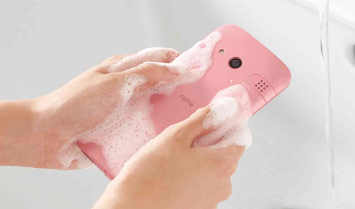 Smartphone-ul pe care îl poți spăla în mod regulat cu apă și săpun