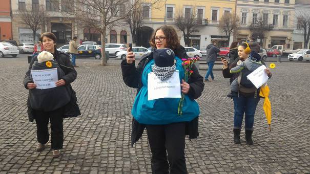 GALERIE FOTO Protest în "tura de dimineață” al mămicilor cu copii în cărucioare sau în brațe la Cluj