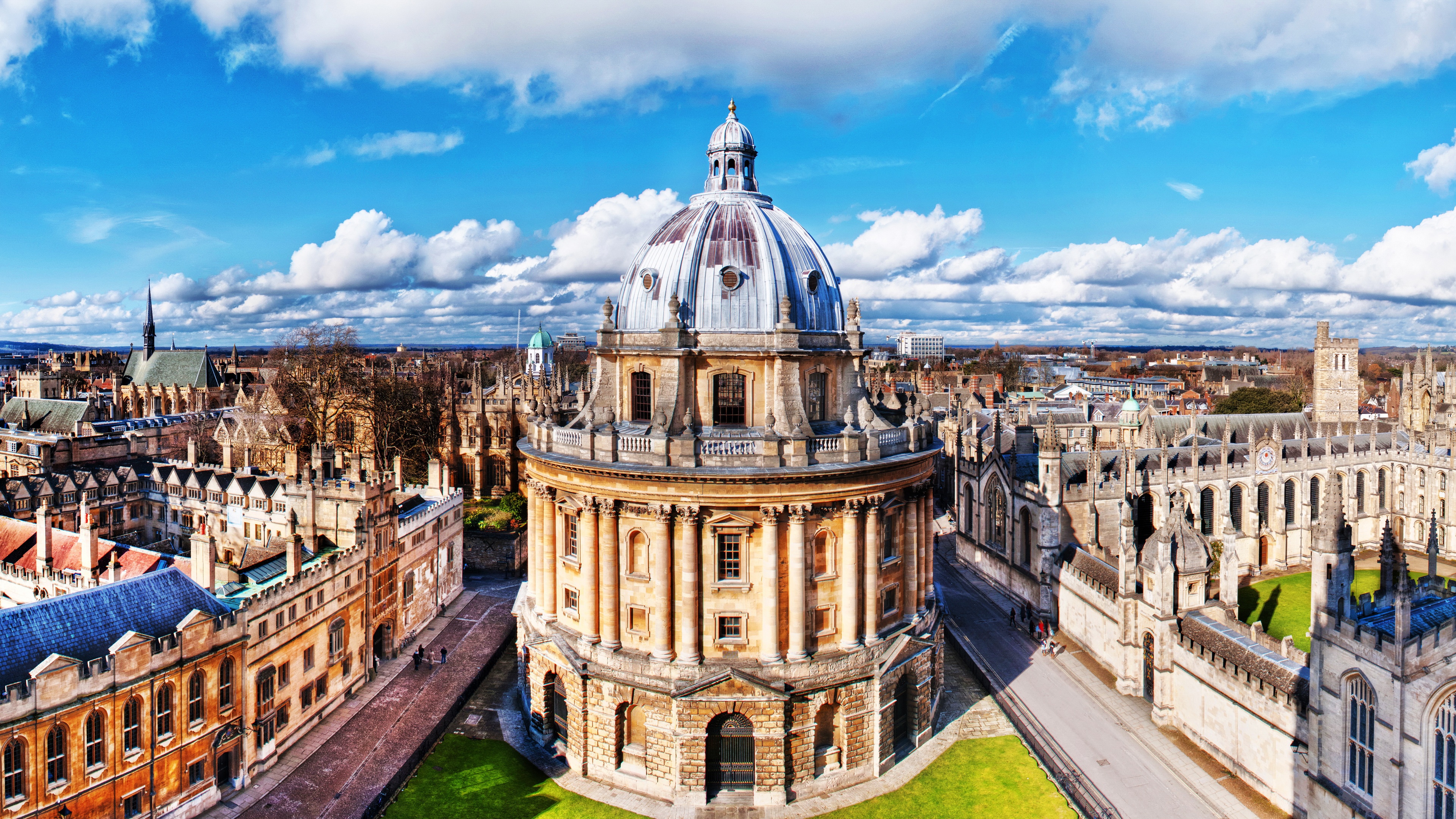 Una dintre cele mai mari universități din Anglia vrea să se mute în altă țară europeană