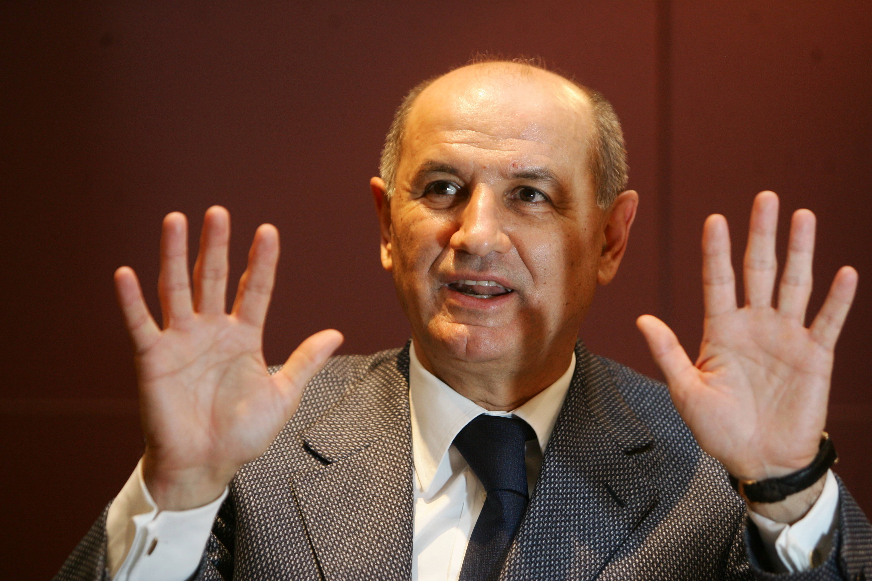 De ce își vinde George Copos unul dintre hotelurile de pe litoral. Ce planuiește să facă cu banii