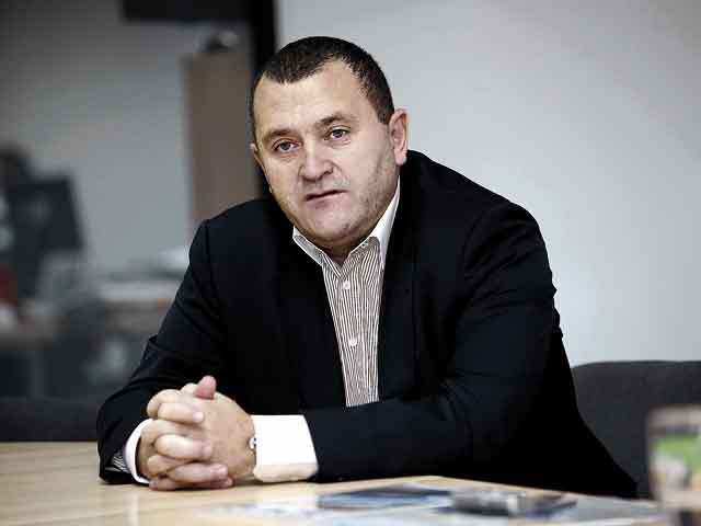 Schmidt, Automobile Bavaria, face hoteluri la București și Sibiu