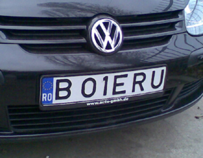 Cât mai costă să-ți pui ce vrei tu la numărul de inmatriculare