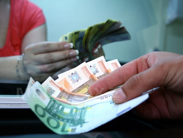 Curs BNR: Leul crește față de euro și depreciază față de dolarul american