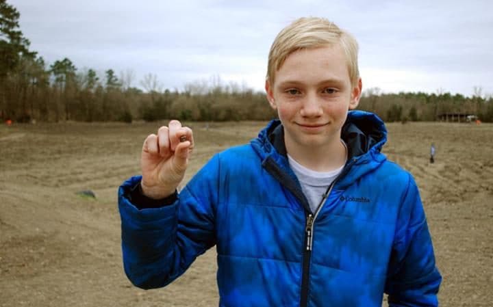 FOTO DESCOPERIRE IMPRESIONANTĂ a unui adolescent în timpul unei plimbări cu familia într-un parc tematic