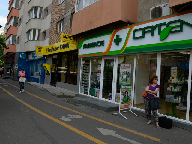 Ce sume se învârt în spatele unui celebru slogan. Câți bani face ”Farmacia inimii” Catena
