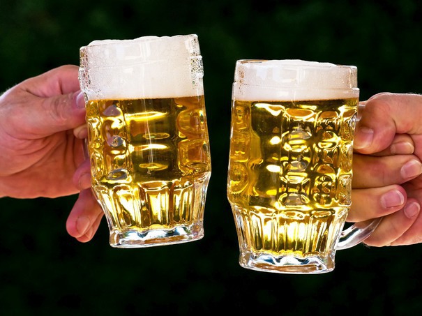 O marcă de bere preferată de români, în PERICOL! UNGURII vor să interzică toate simbolurile totalitare