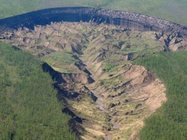 Fenomen EXTREM! ''Poarta către iad'' devine din ce în ce mai mare. Amenințarea este uriașă