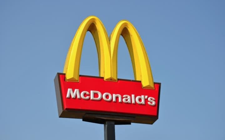 Președintele SUA, țintă de ironii pentru companiile de fastfood. Cum a ajuns McDonald's, în vizorul lui Donald Trump
