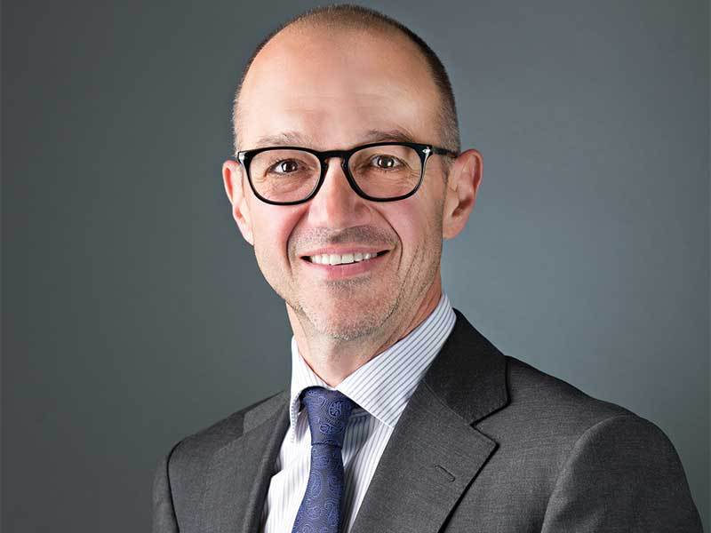BRAND STORY: Consultant în straie noi