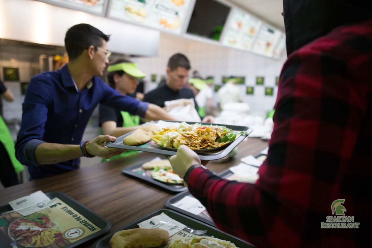 Lanțul românesc care se bate cu McDonald’s și KFC deschide un nou restaurant