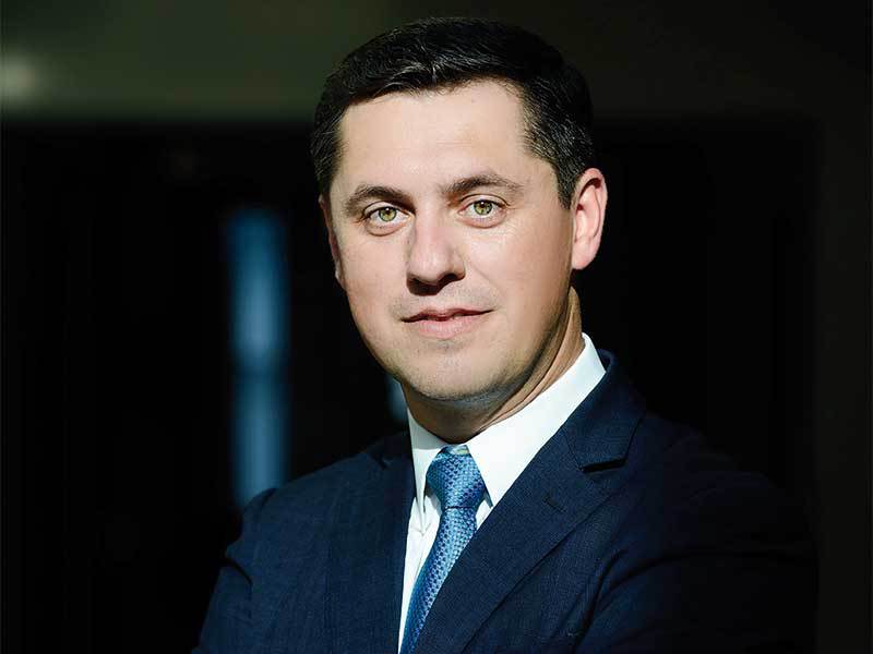 După 12 ani în armată, a plecat în Franța, a lucrat pentru Decathlon, Bricostore, iar acum conduce Immochan România: "Unele lucruri s-au întâmplat fără să le planific prea mult"