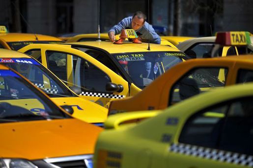 Taximetriștii care refuză cursa pot fi sancționați. Află cum poți și tu să o faci