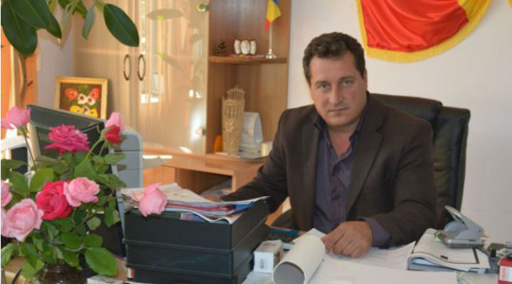 Un primar din România a declarat RĂZBOI leneșilor. Localnicii care nu-și caută de muncă nu vor mai primi ajutoare sociale!