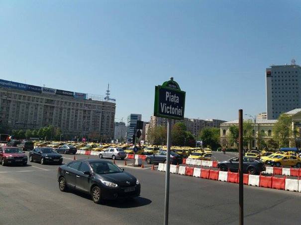 Șoferii Uber vor putea fi amendați pentru transportul neautorizat de persoane, potrivit angajamentului pe care Executivul și l-a luat față de taximetriștii protestatari