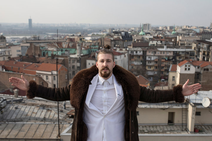 Un student din Serbia și-a depus candidatura la președinție în glumă și este al 2-lea în sondaje. „Nu va exista corupție - cu excepția celei făcute de mine, desigur!"